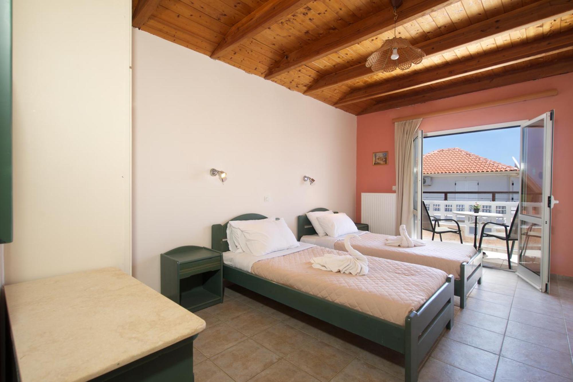 Theodora Studios & Apartments Skala  외부 사진