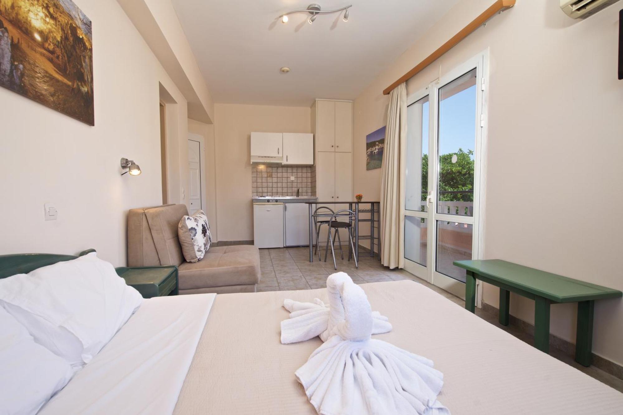 Theodora Studios & Apartments Skala  외부 사진