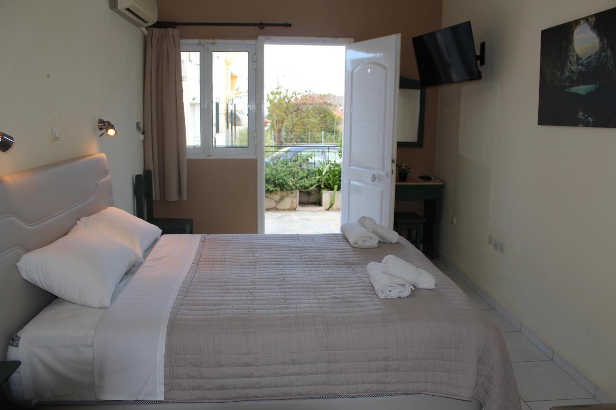 Theodora Studios & Apartments Skala  외부 사진