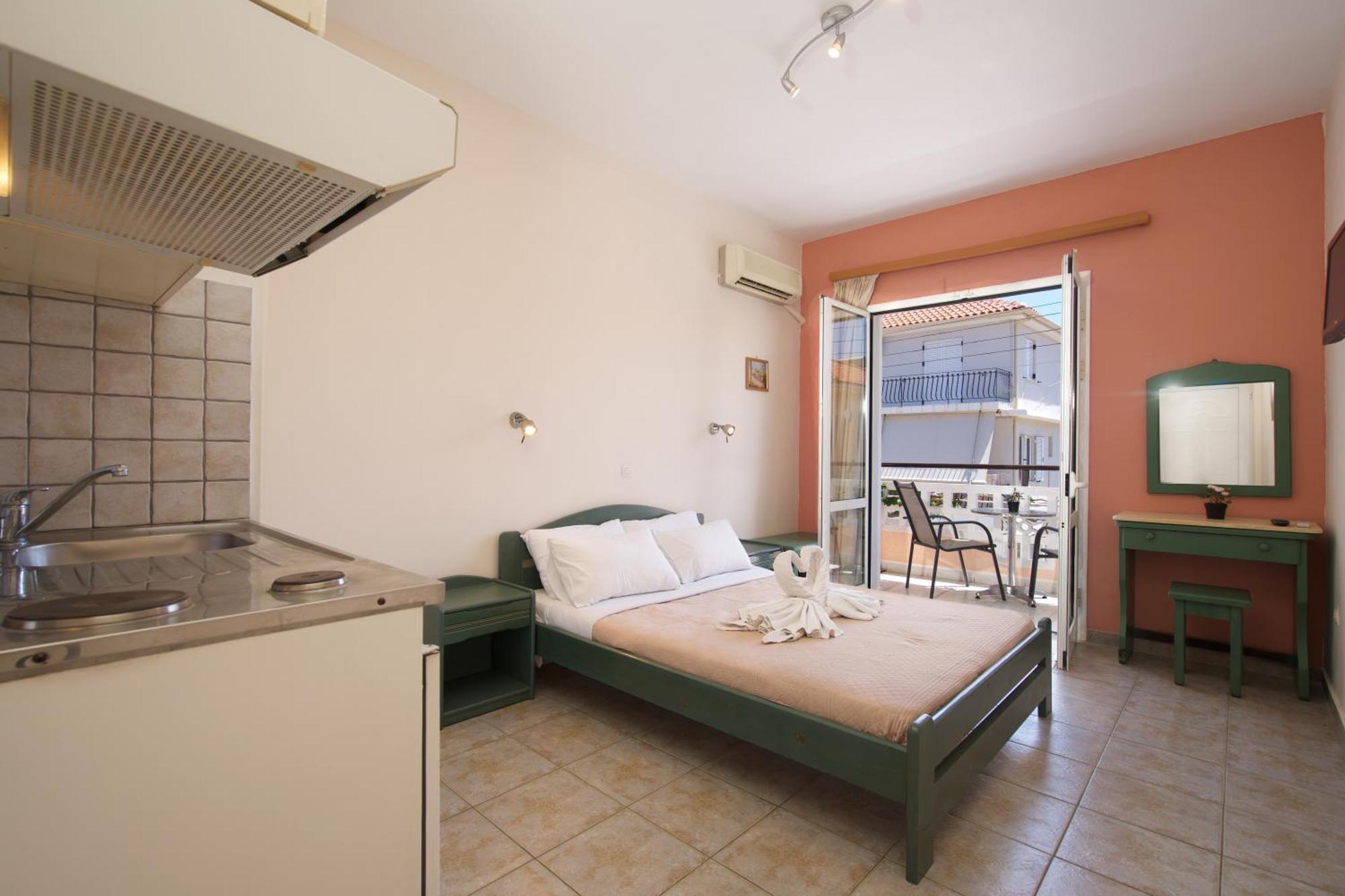 Theodora Studios & Apartments Skala  외부 사진