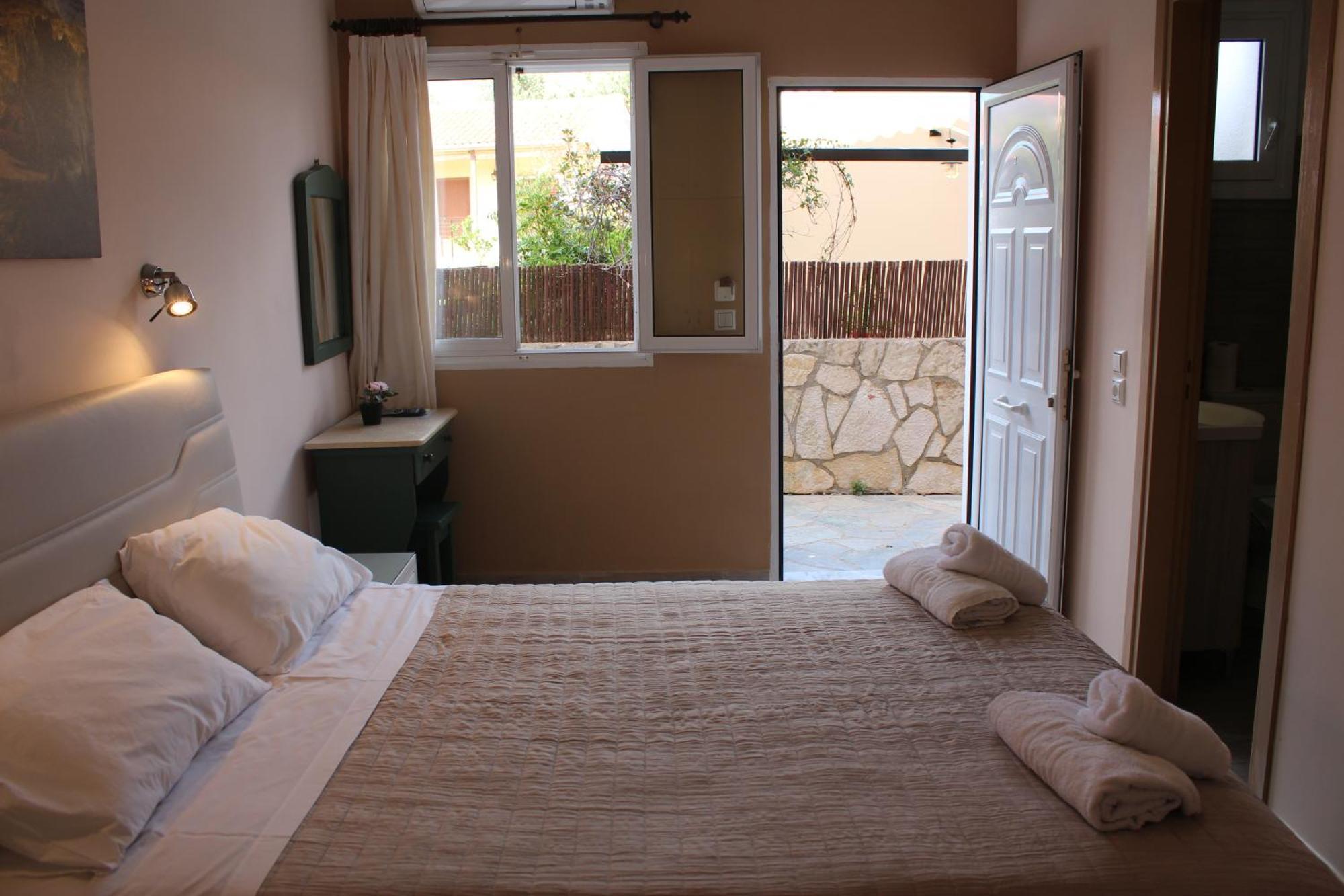 Theodora Studios & Apartments Skala  외부 사진