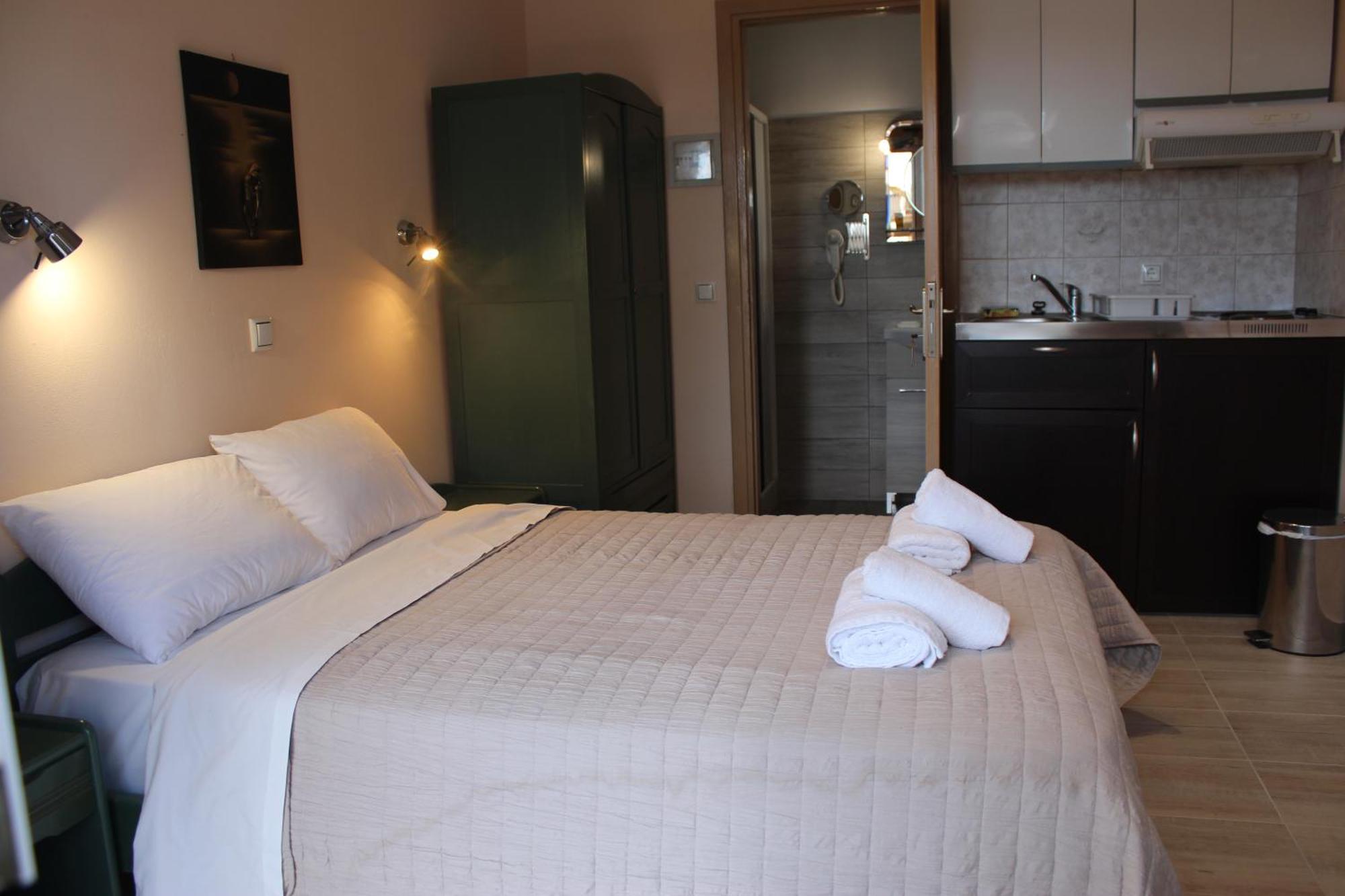 Theodora Studios & Apartments Skala  외부 사진