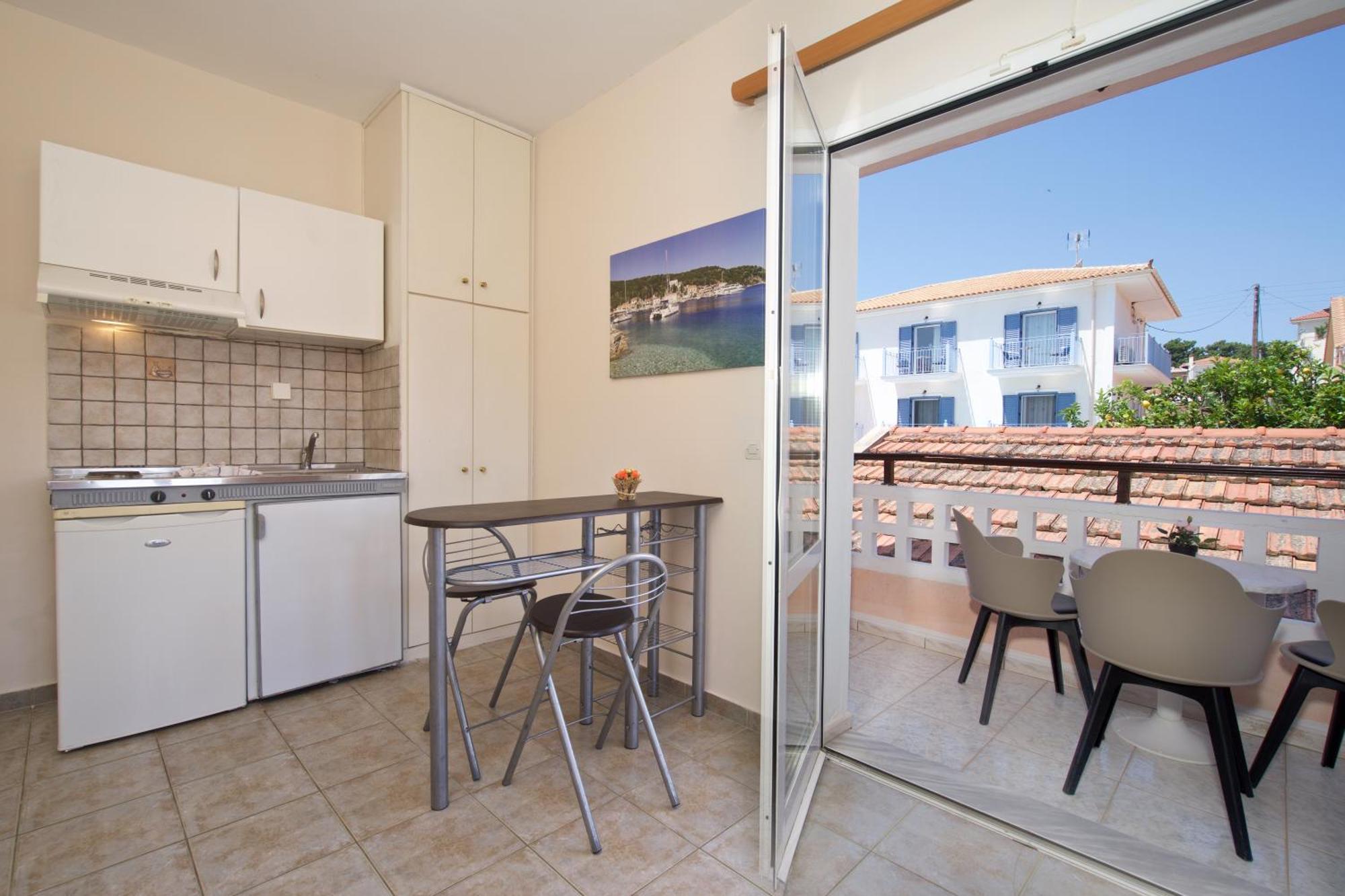 Theodora Studios & Apartments Skala  외부 사진