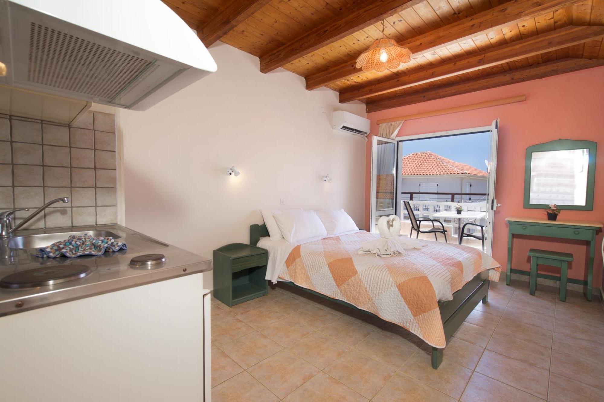 Theodora Studios & Apartments Skala  외부 사진